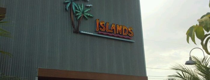 Islands Restaurant is one of Locais curtidos por Brian.
