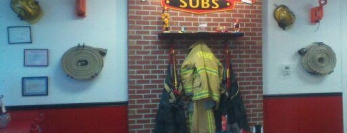 Firehouse Subs is one of Orte, die JJ gefallen.