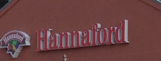 Hannaford Supermarket is one of Locais curtidos por Ted.