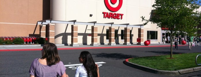 Target is one of สถานที่ที่ Erin ถูกใจ.