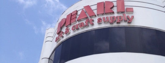 Pearl Art & Craft Supply is one of Posti preferiti.