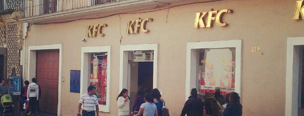KFC is one of Locais curtidos por Juan.