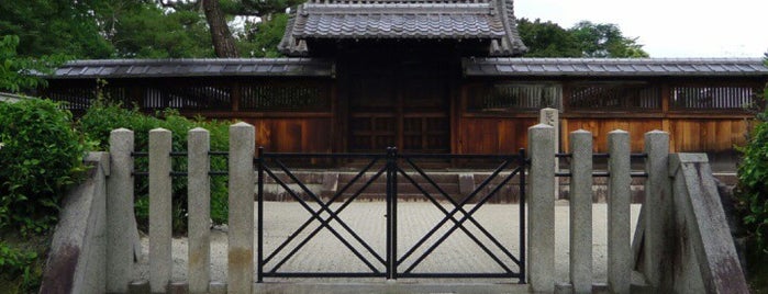 後白河天皇 法住寺陵 is one of 天皇陵.