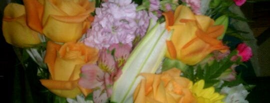 Flowers Gifts & Things is one of Posti salvati di Melisa.