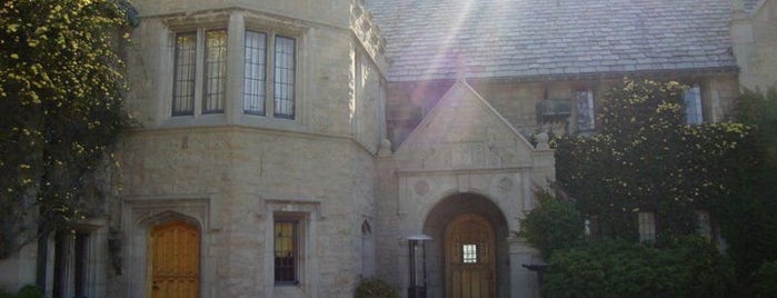 Playboy Mansion is one of Favoritos.