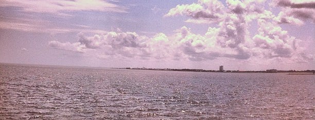 Lake Ponchartrain Causeway (Southern Terminus) is one of Locais curtidos por James.