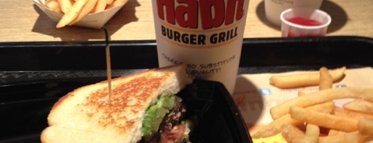 The Habit Burger Grill is one of Locais curtidos por Brian.