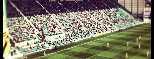Easter Road Stadium is one of Lugares favoritos de Richard.