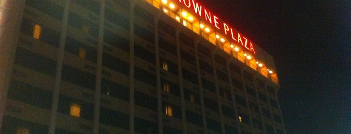 Crowne Plaza San Antonio Airport is one of Lieux qui ont plu à Andy.