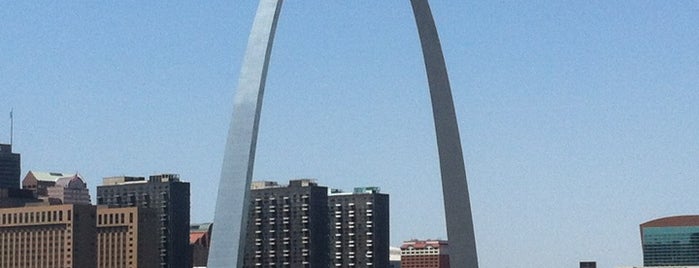 Missouri / Illinois State Line is one of สถานที่ที่ Lizzie ถูกใจ.