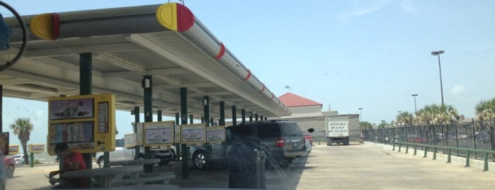 Sonic Drive-In is one of Mzz's Saved Places.