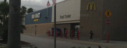 Walmart Supercenter is one of Meredith : понравившиеся места.