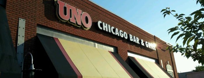 UNO Pizzeria & Grill is one of สถานที่ที่ Sunjay ถูกใจ.