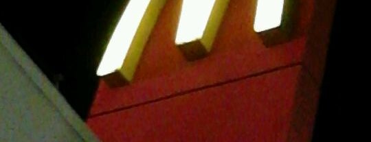 McDonald's is one of Tempat yang Disukai Luciana.