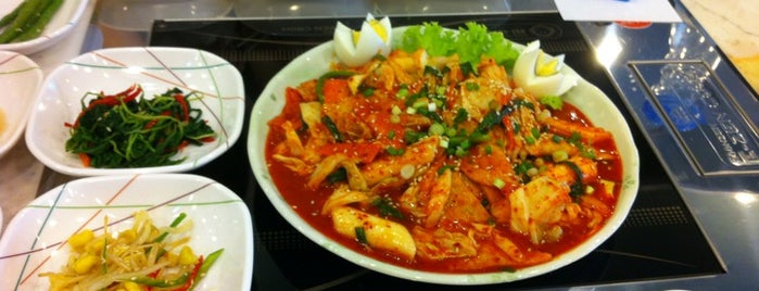 San Nae Deul Korea BBQ Restaurant is one of Tempat yang Disukai Woo.