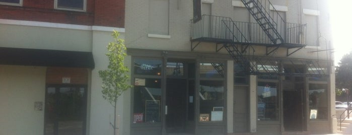 Sully's Brickyard Pub is one of Kristin 님이 저장한 장소.