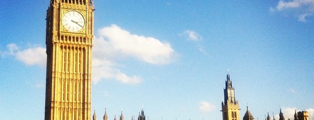 Elizabeth Tower (Big Ben) is one of London Calling Badge.