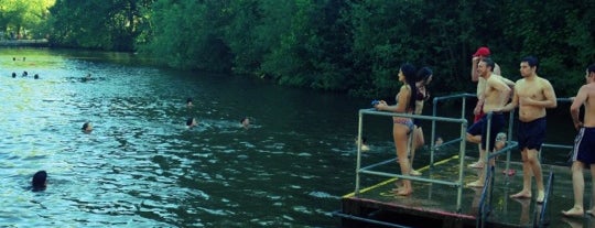 Hampstead Heath Ponds is one of London's best lidos and outdoor swimming pools.