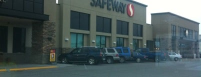 Safeway is one of Lieux sauvegardés par Sara.
