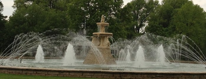 Meyer Circle Fountain is one of Kansas City Fountains.