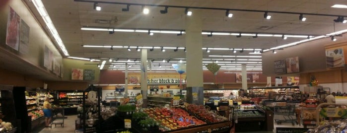 Jewel-Osco is one of Posti che sono piaciuti a Benjamin.