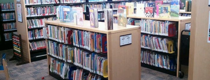 West Linn Public Library is one of Tina : понравившиеся места.