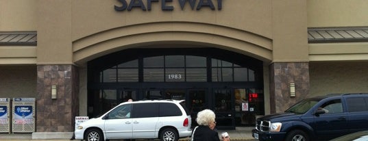 Safeway is one of สถานที่ที่ Erin ถูกใจ.