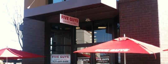 Five Guys is one of สถานที่ที่ Rik ถูกใจ.