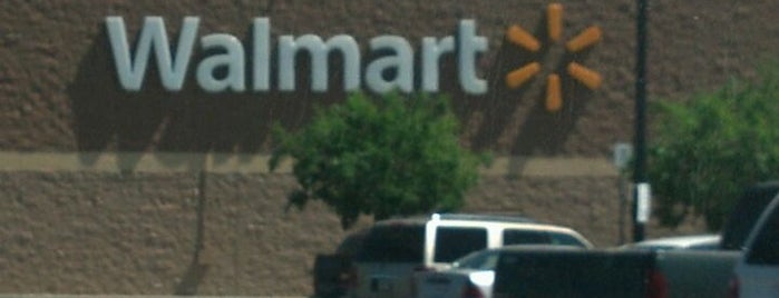 Walmart Supercenter is one of Tempat yang Disukai Lizzie.