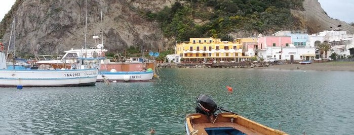 Porto di Sant'Angelo is one of gibutino: сохраненные места.