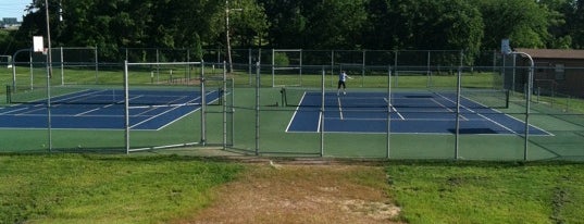 Shepard Park Tennis Courts is one of Tempat yang Disukai 🖤💀🖤 LiivingD3adGirl.