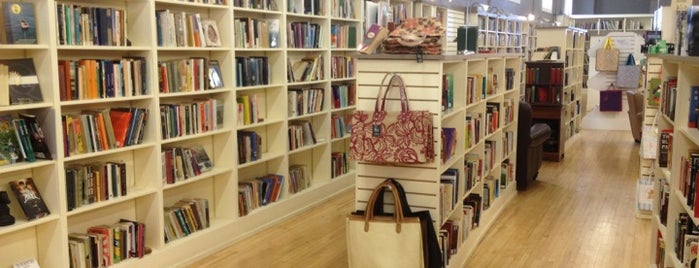 Books & Company is one of Skeeter 님이 좋아한 장소.