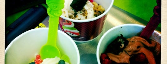 Menchie's is one of Lugares favoritos de Melissa.