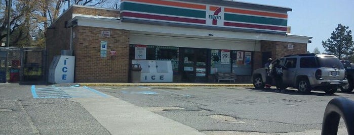 7-Eleven is one of Orte, die Eric gefallen.