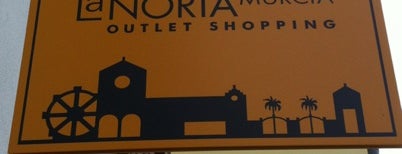 La Noria Outlet Shopping is one of sitios publicos.