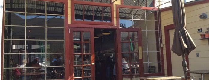Atlas Cafe is one of Lugares guardados de Vicente.