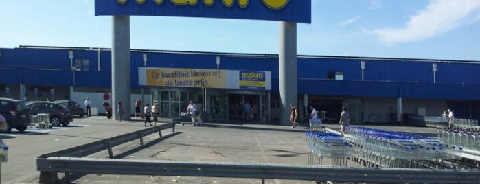 Makro is one of Wayneさんのお気に入りスポット.