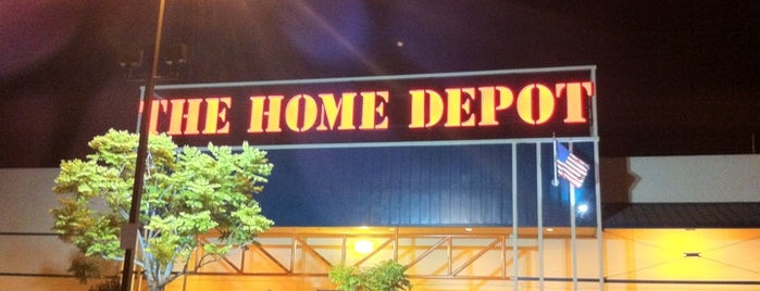 The Home Depot is one of Christina 님이 좋아한 장소.