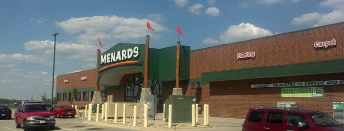 Menards is one of Locais curtidos por Lynn.