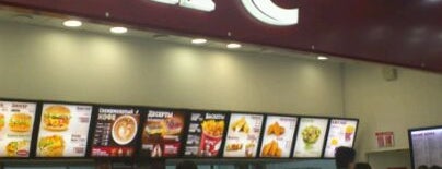 KFC is one of Tempat yang Disukai Faina.