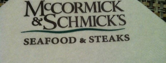 McCormick & Schmick's Seafood & Steak is one of Lugares favoritos de Sherina.