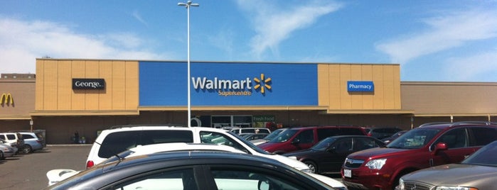 Walmart Supercentre is one of Tempat yang Disukai Richard.