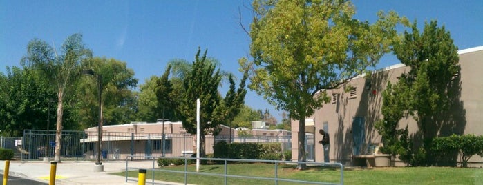 Chet F Harritt Elementary School is one of Tempat yang Disukai Henry.