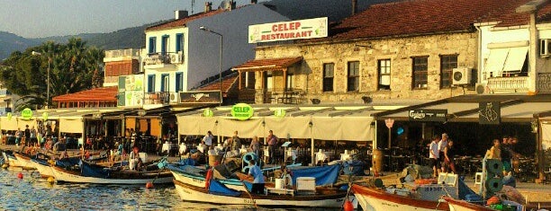Foça Sahili is one of สถานที่ที่ Mehmet Ali ถูกใจ.