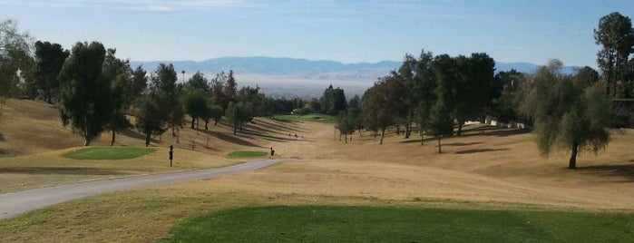 Bakersfield Country Club is one of Tempat yang Disukai Efrosini-Maria.