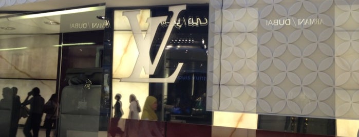 Louis Vuitton is one of สถานที่ที่ Dade ถูกใจ.
