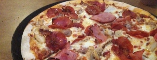 Fonta's Pizza is one of สถานที่ที่ Kelley ถูกใจ.