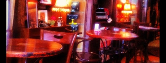 Erciyes Cafe is one of Tempat yang Disukai Merve.