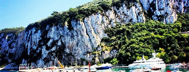 Island of Capri is one of Lugares de Europa que visite.