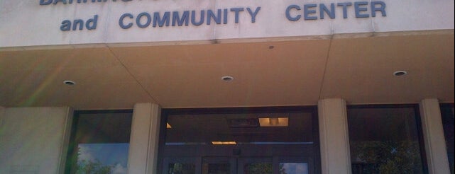 Barrington Public Library is one of Locais salvos de Michael.